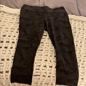 Lululemon camo crop
